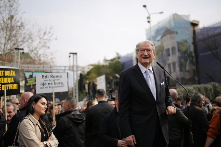 Berisha: Balla njoftoi sot vendimin e 3 Marsit, betohem para këtyre burrave se…