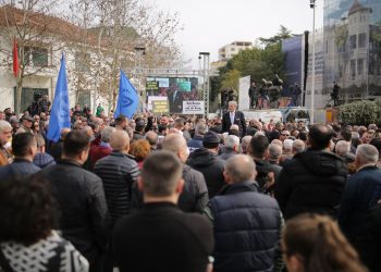 Protesta/ Berisha: Ku fshihen vrasësit e kenianes? Në qeveri, në qeveri, në qeveri