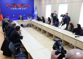 Berisha: Nëse nuk publikohet, opozita do tregojë kush ja dha faturat Adriatik Doçit