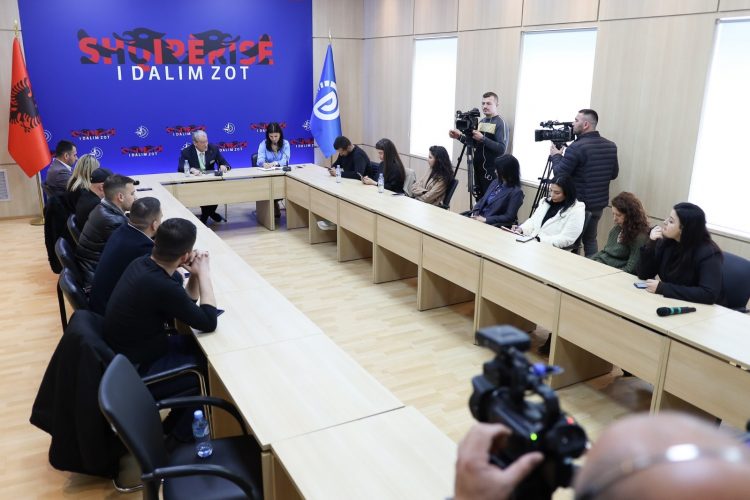 Berisha: Nëse nuk publikohet, opozita do tregojë kush ja dha faturat Adriatik Doçit