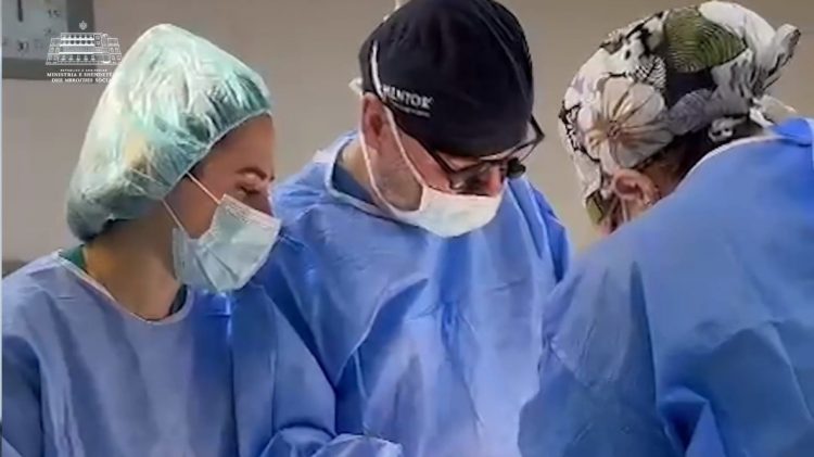 Realizohet ndërhyrja e vështirë në QSUT,familjarët:Kishim humbur shpresat,ndodhi mrekulli