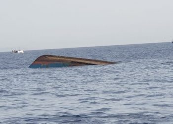 Mbytet varka peshkimit, marinarët shpëtohen nga roja bregdetare në ishullin e Sazanit