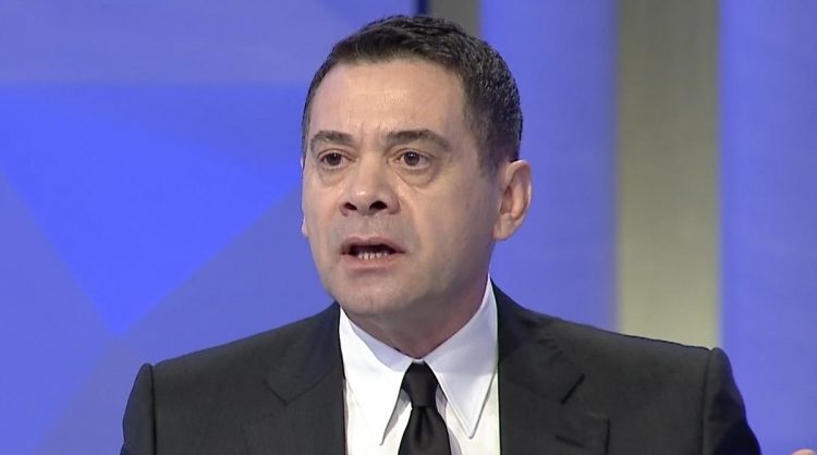 Ahmetaj për gazetarin: Është mercenar, shkroi se bëj orgji me…