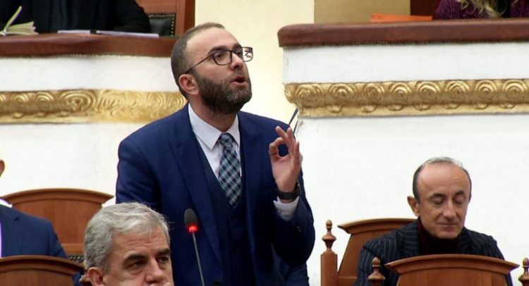 Votimi i projektligjeve në Kuvend, Bardhi: Të anulohen, nuk kanë kuorum