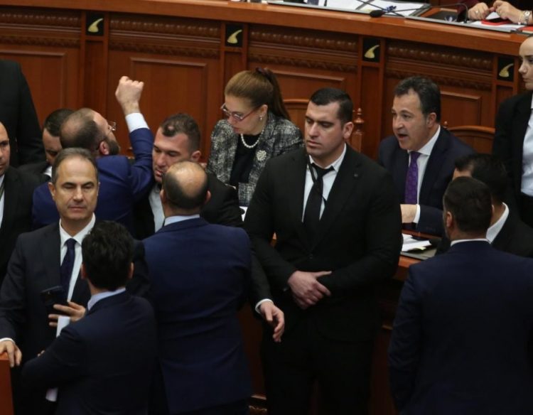 “McGonigal”/ Opozita kërkon ndryshimin e rendit të ditës në Kuvend