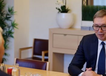 Pas Kurtit edhe Vuçiç takon zyrtarët evropianë