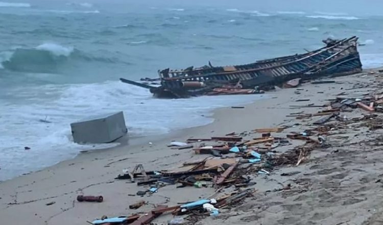 Varka u mbyt pranë brigjeve italiane/ 62 viktima, 12 prej tyre fëmijë