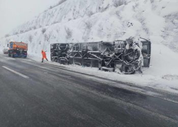 Foto/Aksidentohet autobusi me targa shqiptare në Kroaci, 1 viktimë dhe disa të plagosur