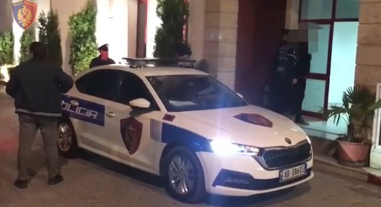 Vidhet gjatë natës banesa e 64-vjeçarit, hajdutët grabisin paratë dhe celularët