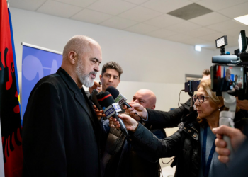 Universiteti italian i jep titullin e nderit, Rama: Jam i vetmi në qeveri që s’kam tituj