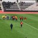 VIDEO/ Ndërpritet ndeshja, lojtarët e Pogradecit sulmojnë arbitrin pasi akordoi penallti