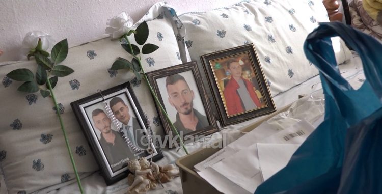 “A të mjerët ne”, momenti i dhimbshëm kur prindërit hyjnë në dhomën e 2 djemve të vrarë