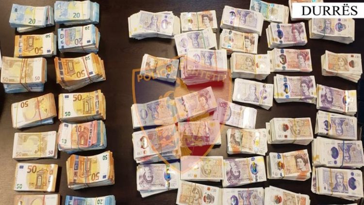 Sekuestrohen në portin e Durrësit 150 mijë euro dhe mbi 164 mijë paund, ku ishin fshehur