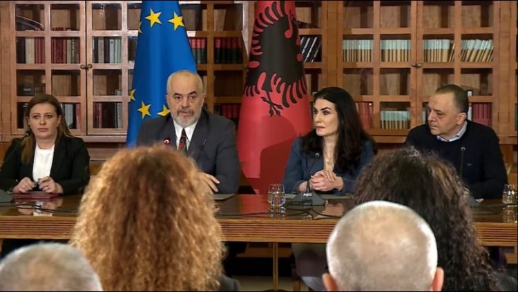 Rama prezanton Dallëndyshe Bicin në krye të Kadastrës