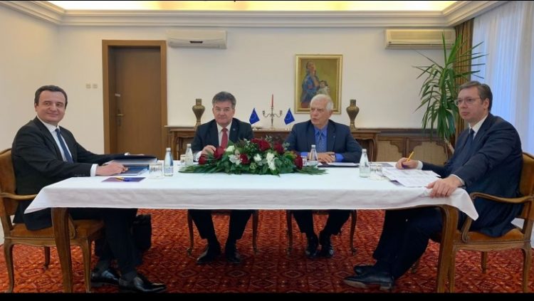 Përfundon takimi mes Kurtit dhe Vuçiçit