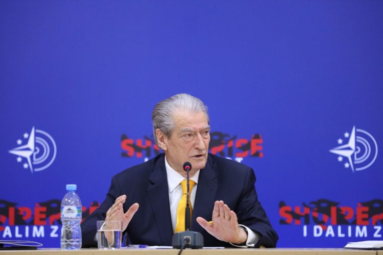 “Ahmetaj udhëtoi për në Londër”, Berisha: Do që të arrijë një marrëveshje me Ramën