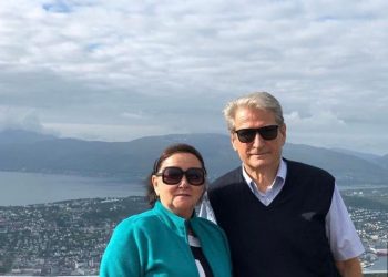 Krah bashkëshortes, Berisha uron Ditën e Verës: Ndryshim të mirë për të gjithë shqiptarët