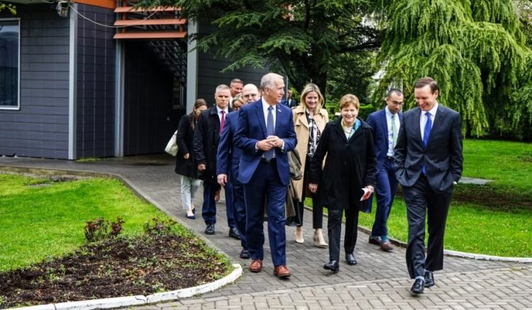 Senatorët amerikanë kërkojnë që Kosova dhe Serbia të pajtohen për zbatimin e Marrëveshjes