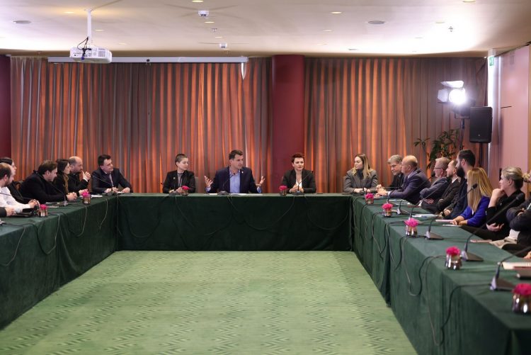 Veliaj me shoqatat e hotelerisë në Tiranë: Rreth 4 milionë turistë vizituan kryeqytetin
