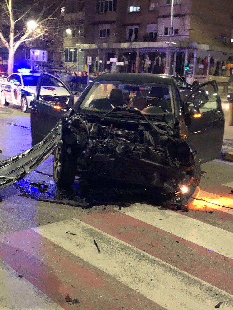 Aksident në Tiranë/ Përplasen 2 makina, 4 të plagosur