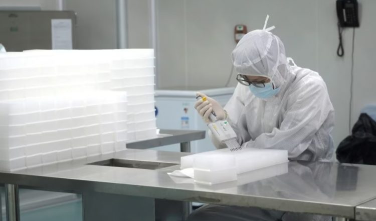 Kina e krijon vaksinën e saj me teknologjinë mRNA kundër koronavirusit