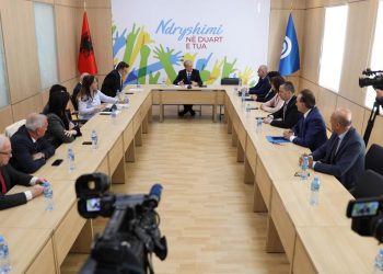 Berisha mbledh grupin parlamentar: Problem, nismat tona që bllokohen nga Parlamenti