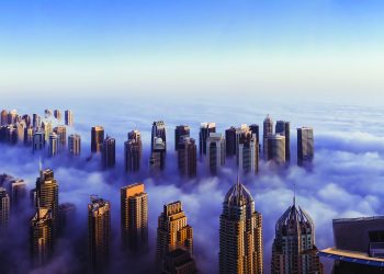 Tirana “braktiset” pas shtrenjtimit/ Të pasurit blejnë prona në Dubai, Mal të Zi, Greqi