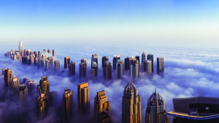 Tirana “braktiset” pas shtrenjtimit/ Të pasurit blejnë prona në Dubai, Mal të Zi, Greqi
