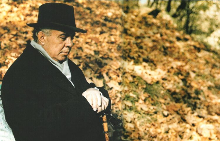 “Enver Hoxha bukurosh e simpatik, zuri një të dashur 35-vjeçare, pronare e një hoteli”