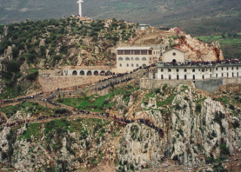 Shkoi në Kishën e Laçit për t’u lutur, bie nga lartësia dhe ndërron jetë një grua