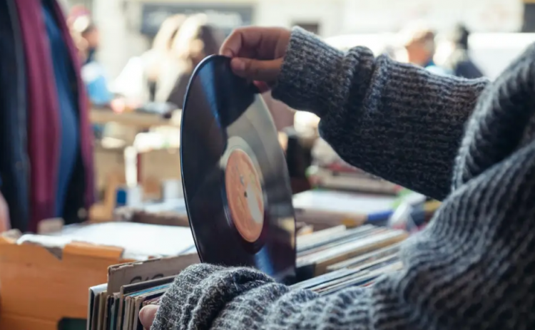 Shitjet e pllakave të gramafonit tejkaluan CD-të për herë të parë në 35 vite