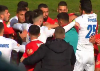 Sherr në fushën e ndeshjes së Bylisit dhe Erzenit në stadiumin e Ballshit
