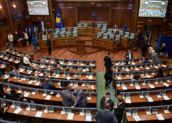 Analiza e DW: Asociacioni i komunave serbe ‘mollë sherri’ në Parlamentin e Kosovës