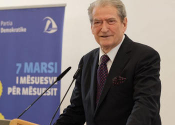 Berisha takim me mësuesit për 7 Marsin: 760 shkolla janë mbyllur, ka reduktim të mësuesve