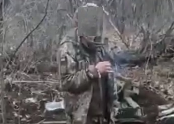 Lufta në Ukrainë/ Zelensky nderon ushtarin e paarmatosur të filmuar duke u qëlluar