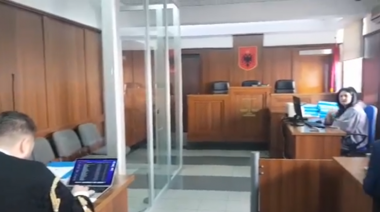 Protesta dhe gjyqi për vulën, muzika e tubimit dëgjohet deri në Gjykatën e Apelit