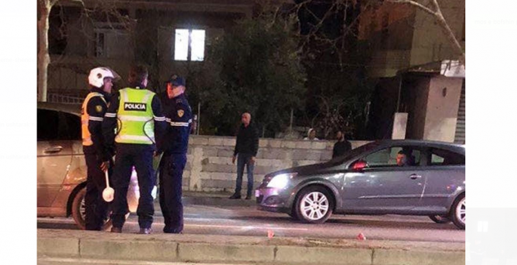 Aksident në Durrës/ 7-vjeçaren e përplas makina, dërgohet në spital në gjendje të rëndë