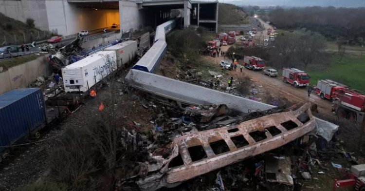 Përplasen trenat në Greqi, të mbijetuarit përshkruajnë ‘sekonda makthi’