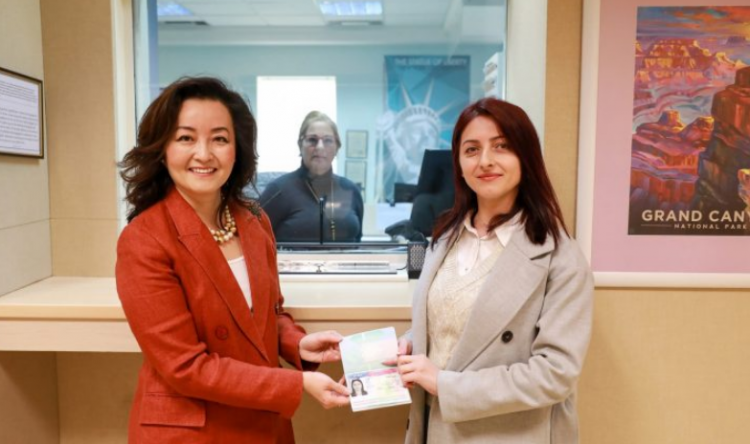 Mbi 22 mijë shqiptarë me viza 10-vjeçare, Yuri Kim: Të respektohen rregullat e vizave