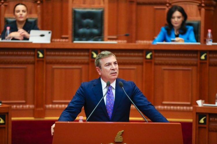 Berisha akuza për lidhje me rusët, Gjiknuri: Dje i kishte në zyrë si Kryeministër