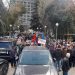 Foto-Video/Mblidhen protestuesit, pamje nga selia blu pak para se të nisë protesta