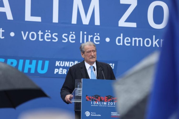 Seanca për vulën/ Berisha nga protesta: Rama mendon të na përjashtojë nga zgjedhjet
