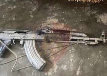 Kallashnikov dhe kapsolla detonatore në banesë, arrestohet 31-vjeçari në Durrës