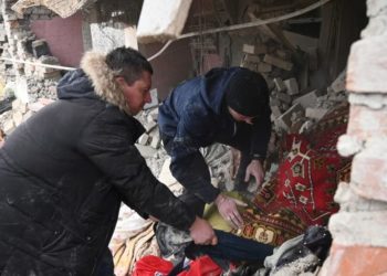 Rusia, sulme masive në të gjithë Ukrainën