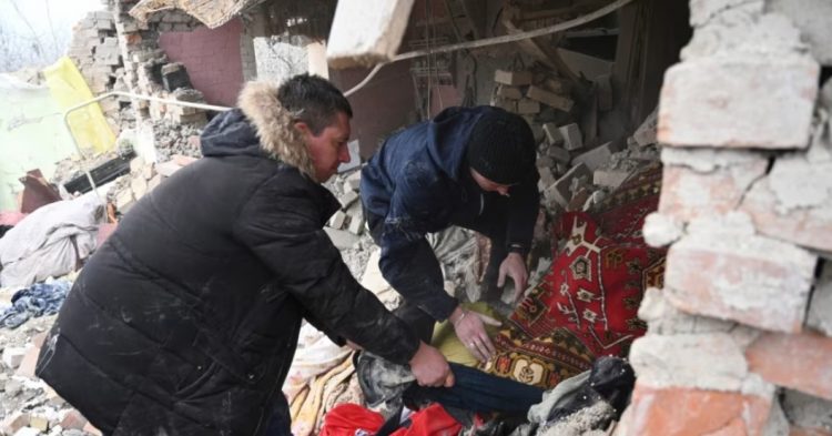 Rusia, sulme masive në të gjithë Ukrainën