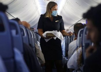 Zogu ngec në motor, probleme në fluturimin e avionit nga Athina në Rodos
