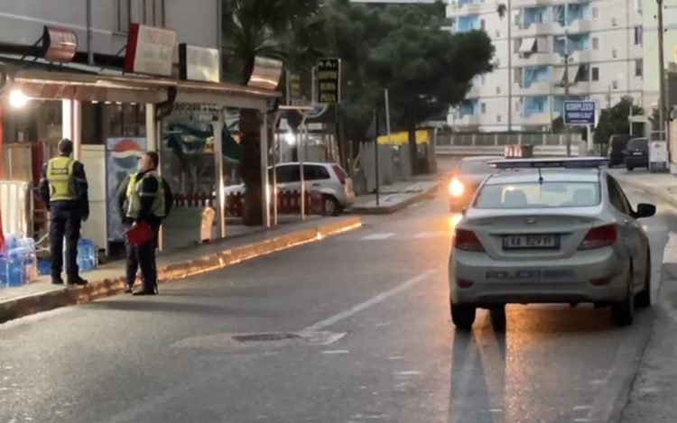 Makina përplas të miturën afgane në Shëngjin