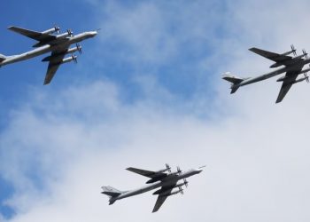 Bombarduesit rusë fluturojnë afër Japonisë