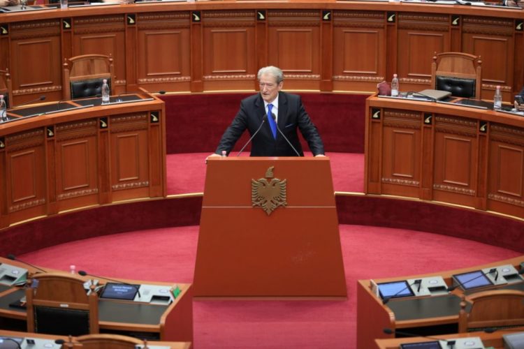 Berisha: Zbulime tronditëse mbi aferën McGonigal, të zbulohen pasuritë e tij në Shqipëri