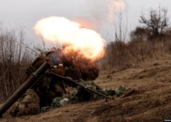 Beteja për Bahmutin vazhdon, teksa BE-ja diskuton për municionet për Ukrainën